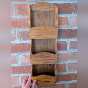 Porte-lettres mural en bois  / Rustic Brown Wooden Wall Organizer